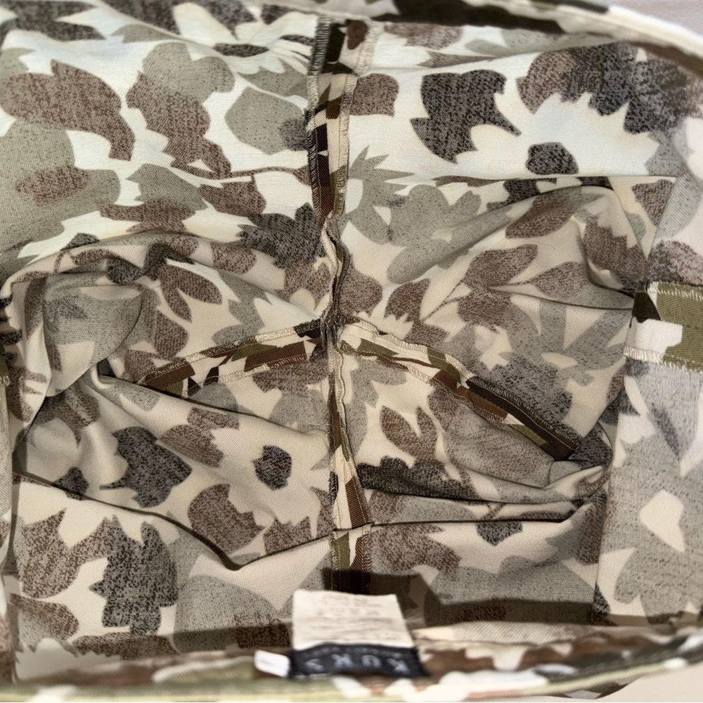 KORS MK Smooth Front Y2K Floral Camo Cropped Pants (4) - Picture 12 of 16